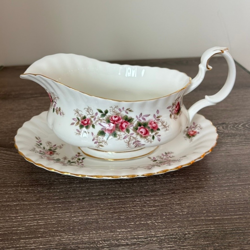 Royal Albert Lavender Rose Gravy Boat & Underplate Bone China England‎ Gold Trim